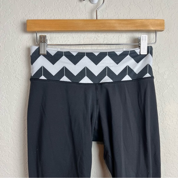 Lululemon Run For Your Life Crop Leggings Chevron - Picture 3 of 15